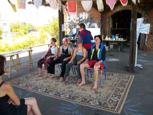 Gleisfrühstück, Clowns