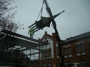 Dave Tarassow, Kontorhaus, Sicherung, Turm kippen