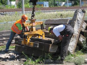 SEW_Umlagerung Bahnsteigkanten, Bei der Arbeit