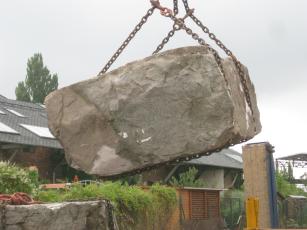 Transport Findlinge_Viele Tonnen in der Luft