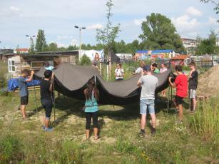 Denkmalsozial_WorkcamperInnen bauen Jurte