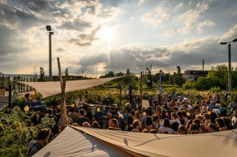 Fete de la Musique, Cafe