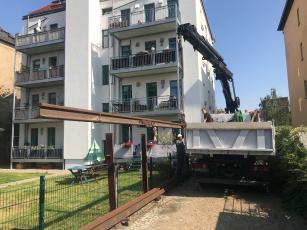 Die Schienen kommen zum Hildegarten, Aufladen